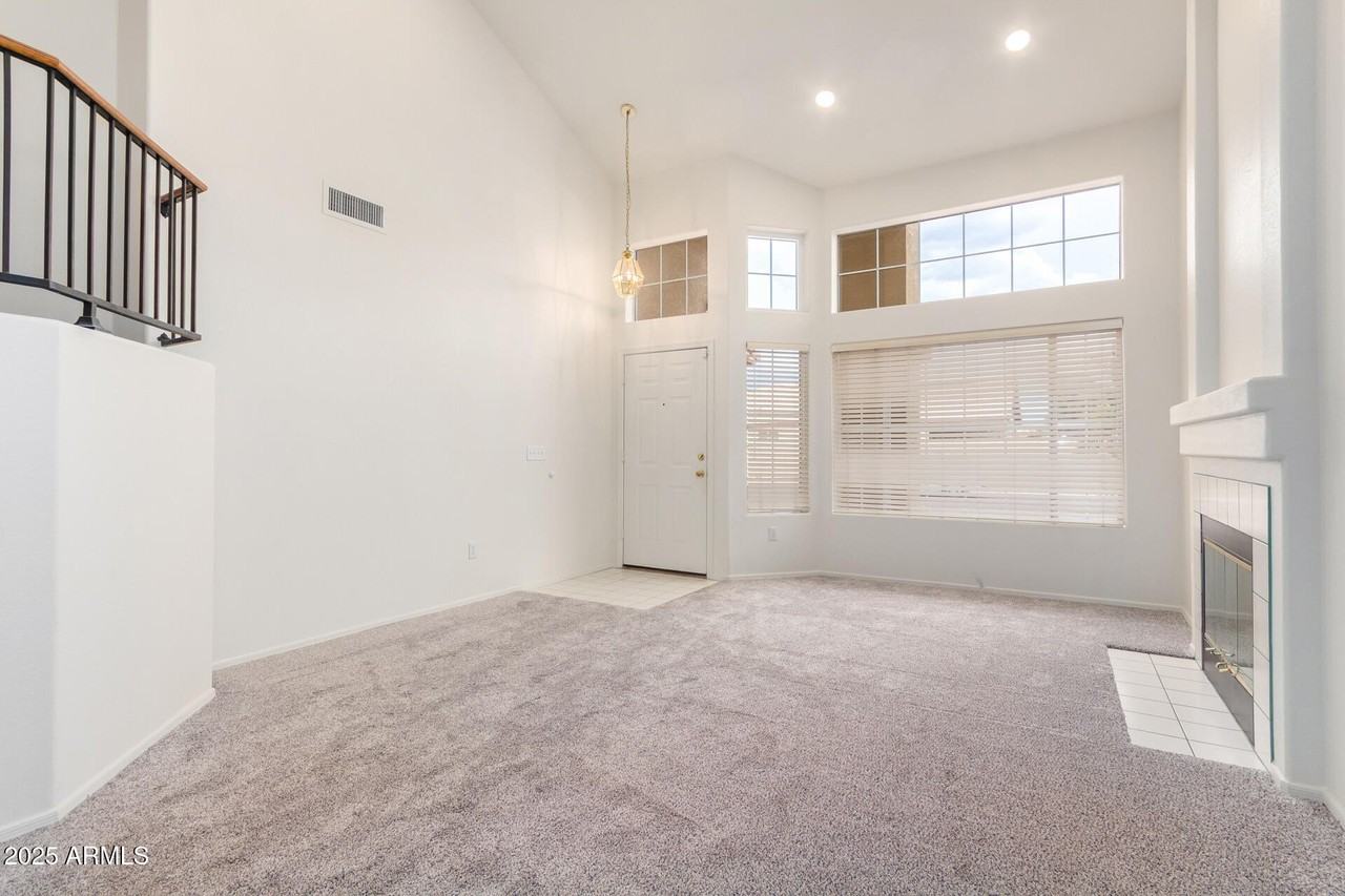 100 North Bradley Drive - Photo 5 of 39