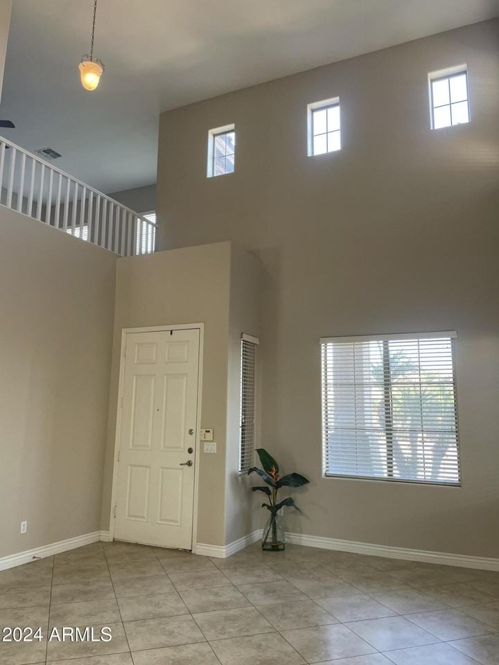 2181 East Iris Drive - Photo 2 of 32