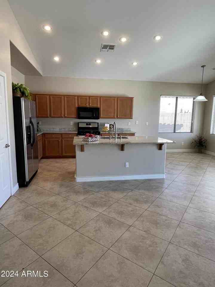 2181 East Iris Drive - Photo 7 of 32