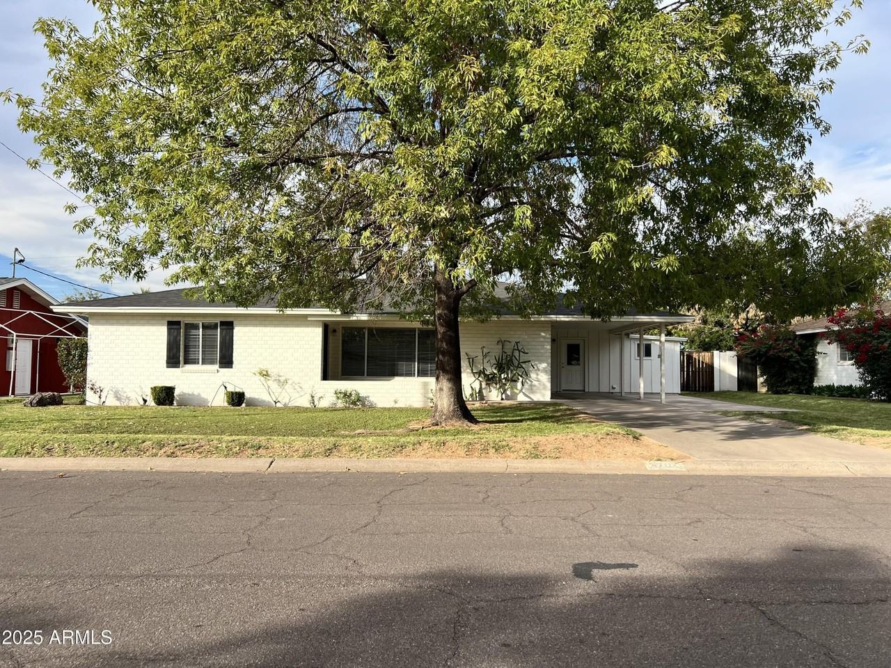 4702 East Wilshire Drive - Photo 2 of 24