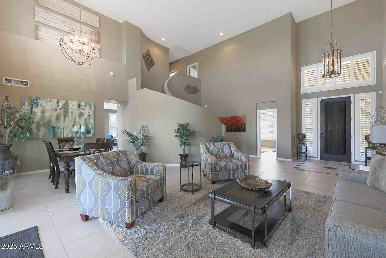 1740 W Bartlett Way - Photo 5 of 36