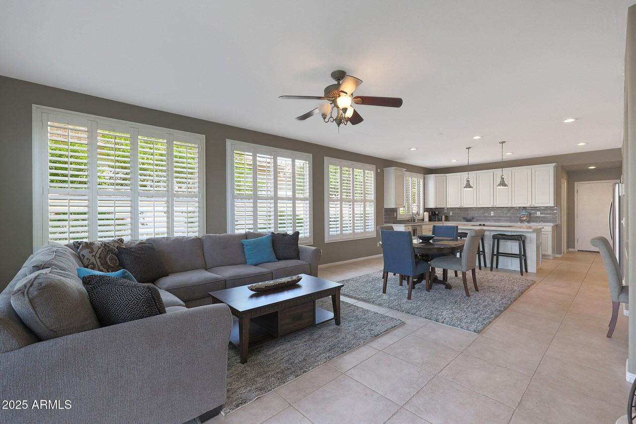 1740 W Bartlett Way - Photo 5 of 29