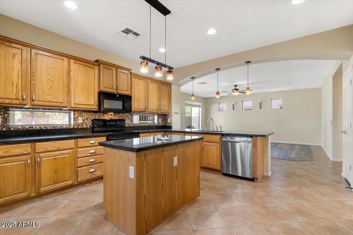 4173 S Wayne Pl - Photo 7 of 30