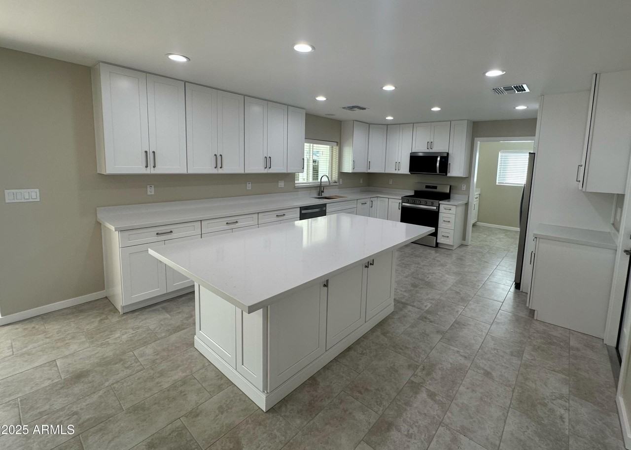 2329 E Enrose St - Photo 6 of 30