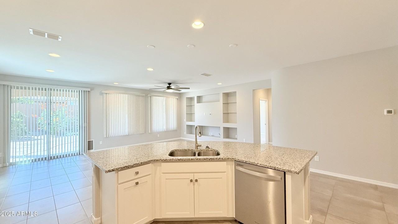 25945 W Horsham Dr - Photo 4 of 20