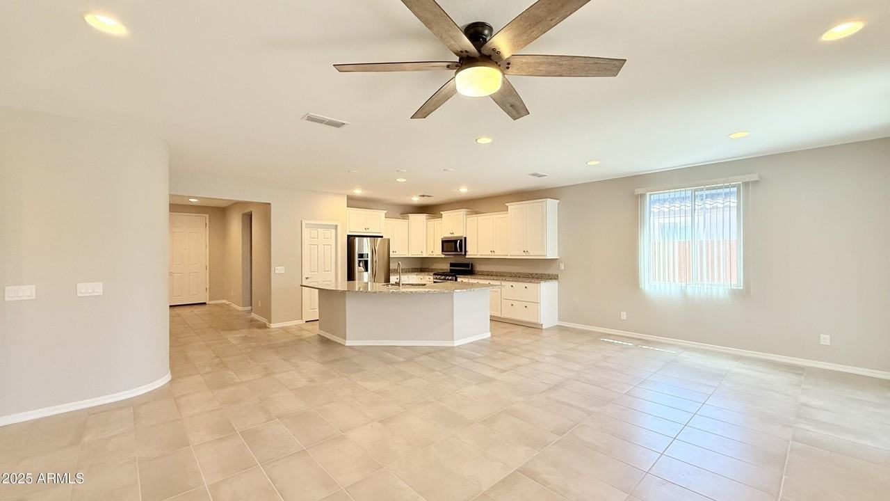 25945 W Horsham Dr - Photo 5 of 20