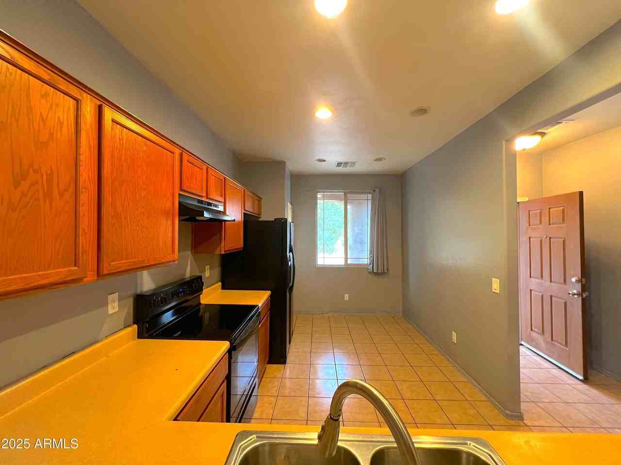 7332 West Glass Lane - Photo 3 of 9