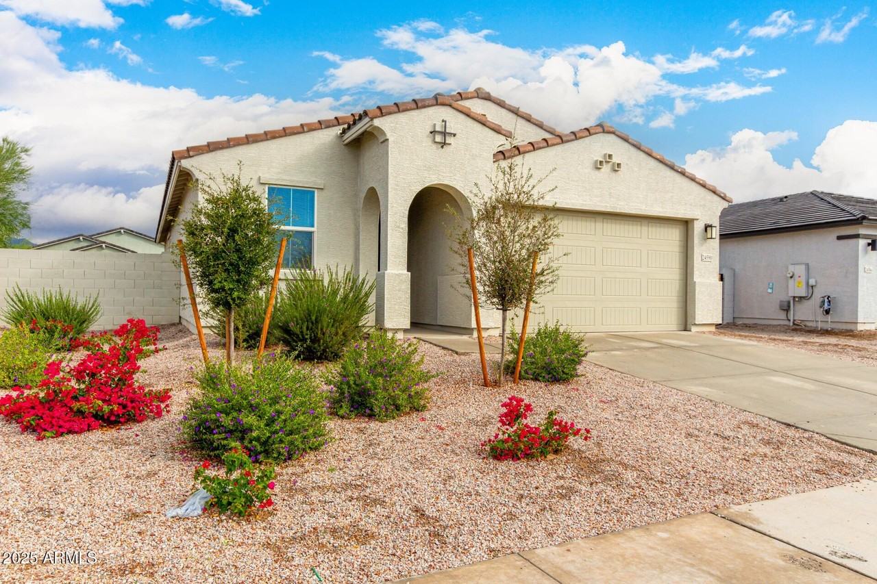 24590 West Hilton Avenue - Photo 3 of 34