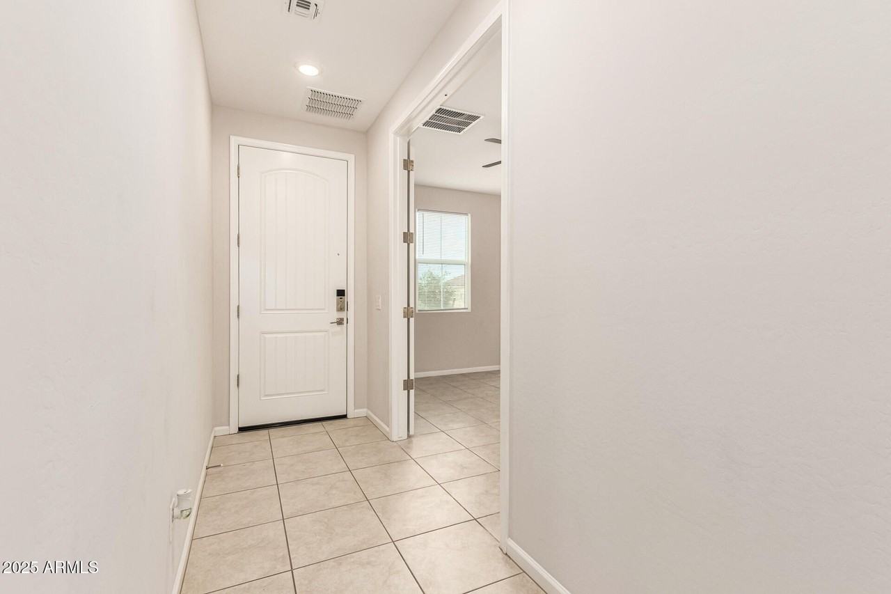 24590 West Hilton Avenue - Photo 7 of 34