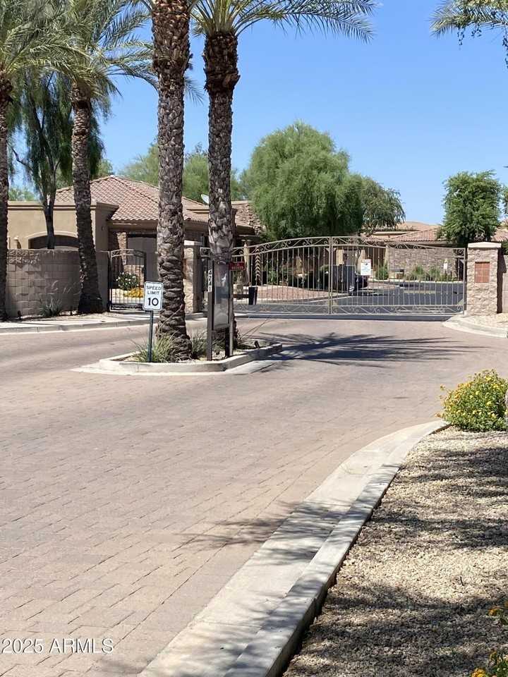 4241 N Pebble Creek Pkwy Unit 5 #5 - Photo 2 of 21