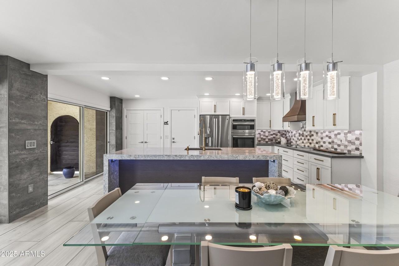 7258 E Loma Ln - Photo 4 of 43