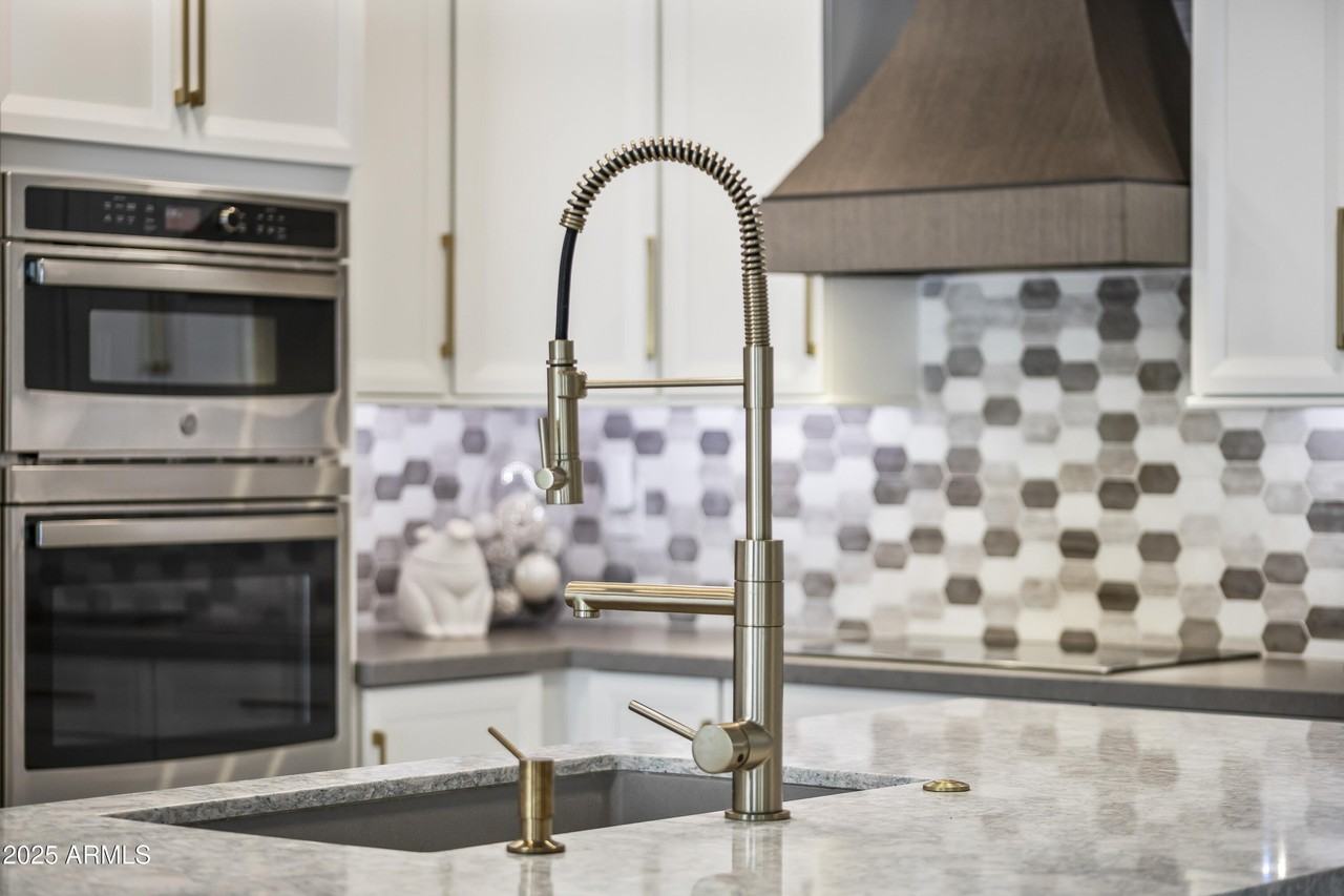 7258 E Loma Ln - Photo 6 of 43