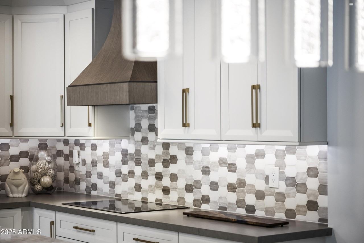 7258 E Loma Ln - Photo 7 of 43