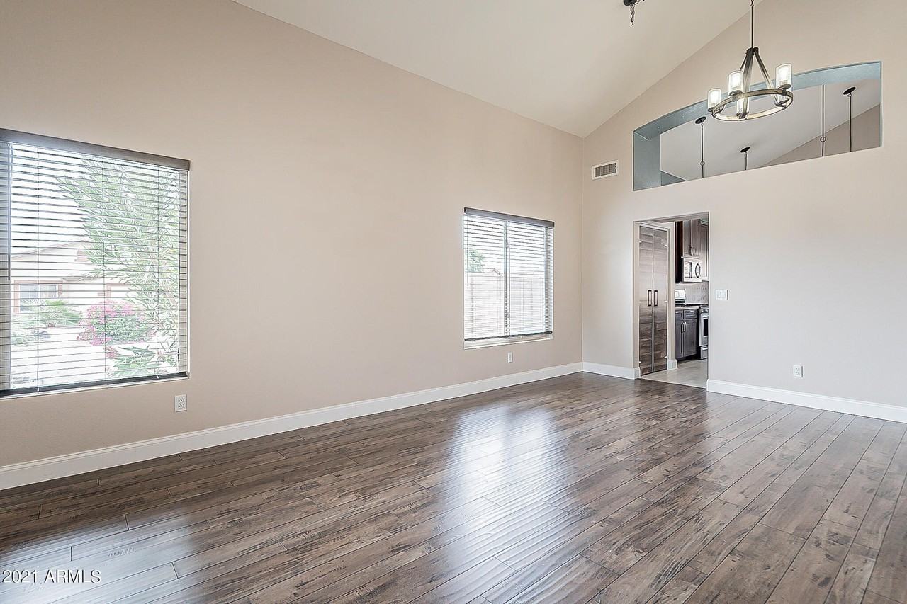 16010 S 17th Dr - Photo 5 of 42