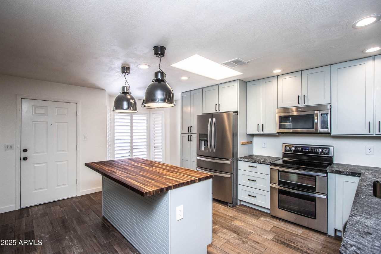 1318 E Cobb Dr - Photo 7 of 43