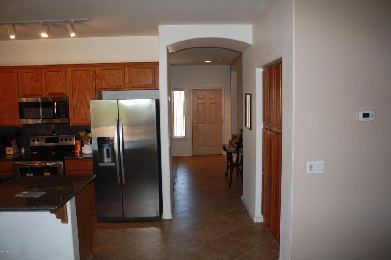 11816 W Windsor Ave - Photo 6 of 19