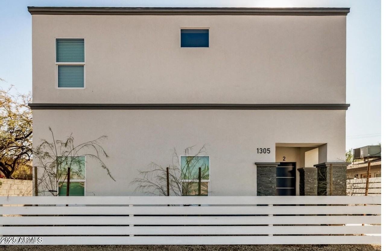 1305 E Madison St Unit 3 #3 - Photo 2 of 14