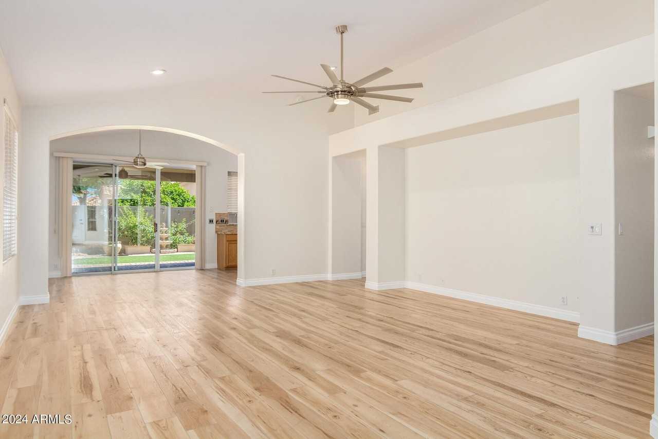 7251 East Lomita Avenue - Photo 4 of 28