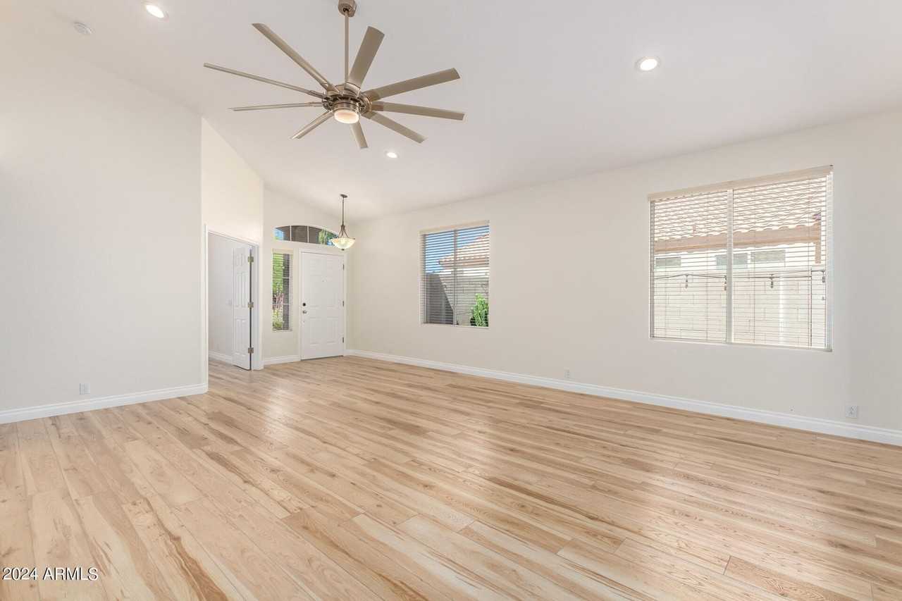 7251 East Lomita Avenue - Photo 6 of 28