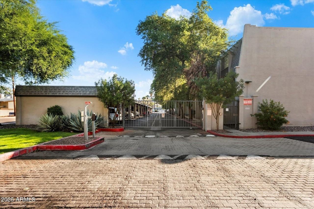 1018 E Osborn Rd Unit E #E - Photo 4 of 21