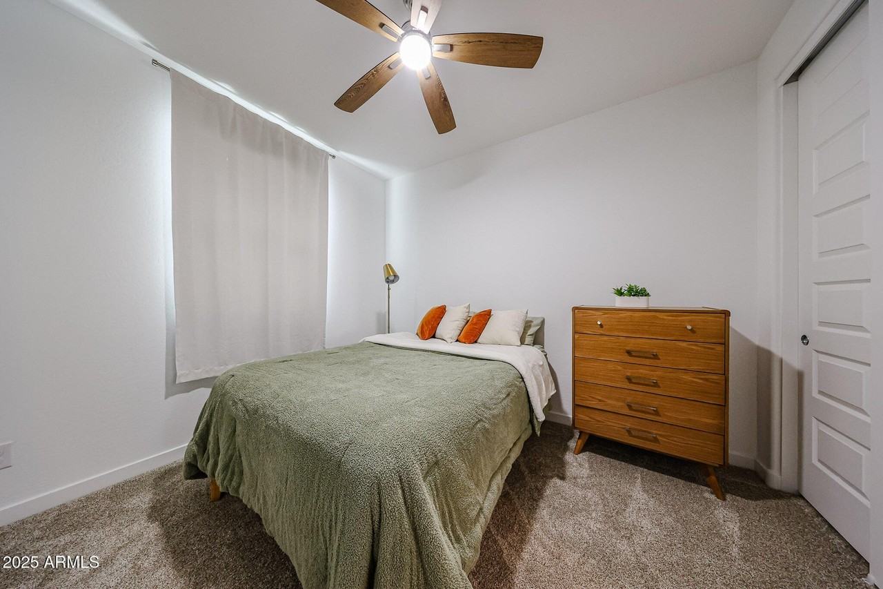 8334 E Paloma Ave - Photo 5 of 35