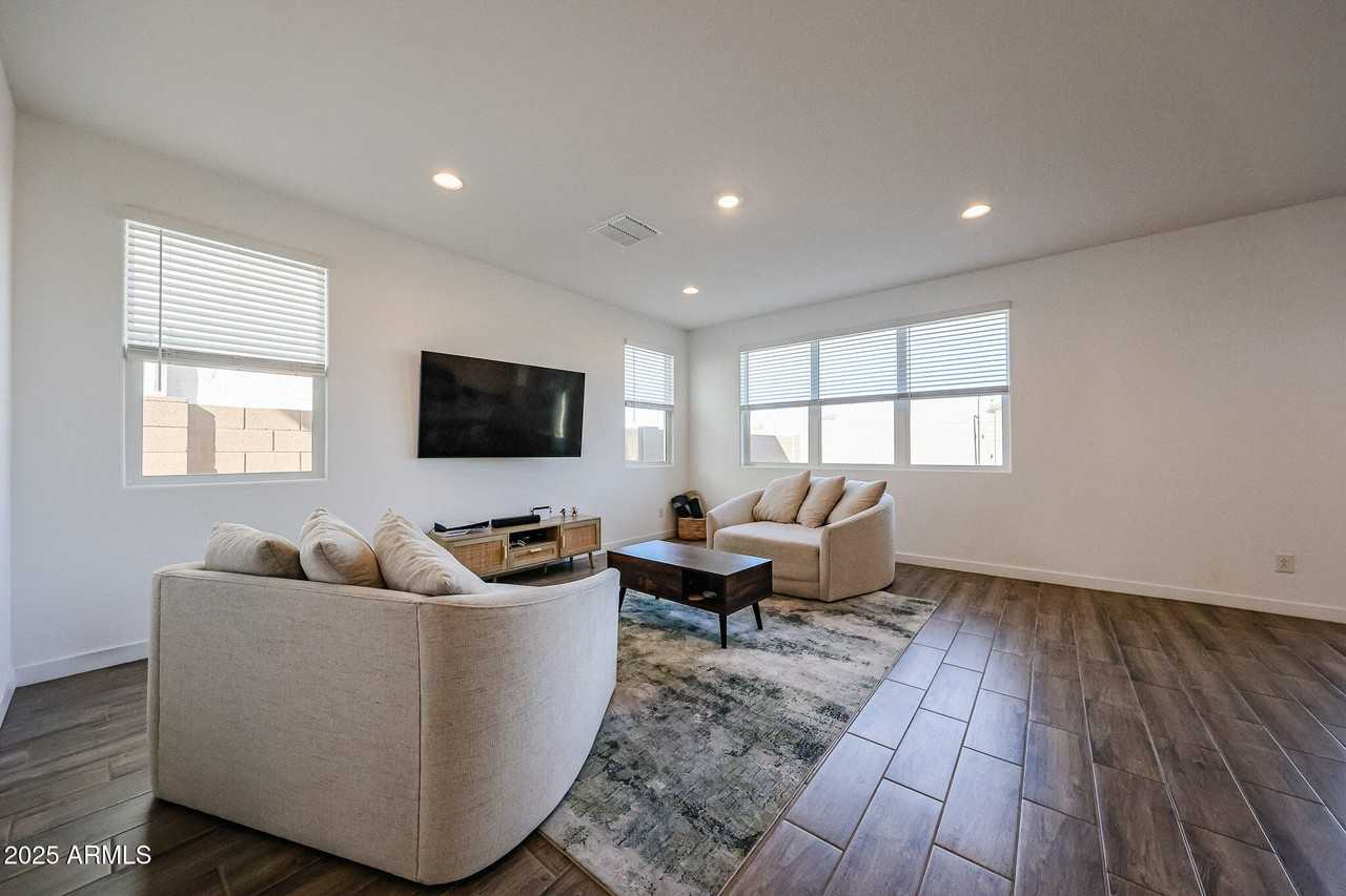 8334 E Paloma Ave - Photo 7 of 35