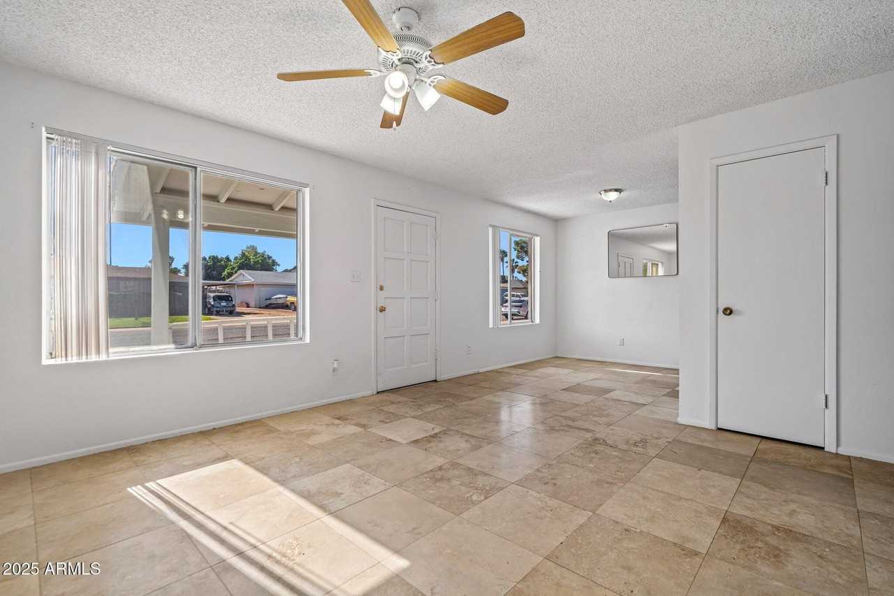 2346 East Shaw Butte Drive - Photo 5 of 35