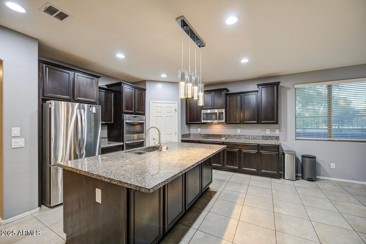 6815 South 19th Lane - Photo 3 of 40