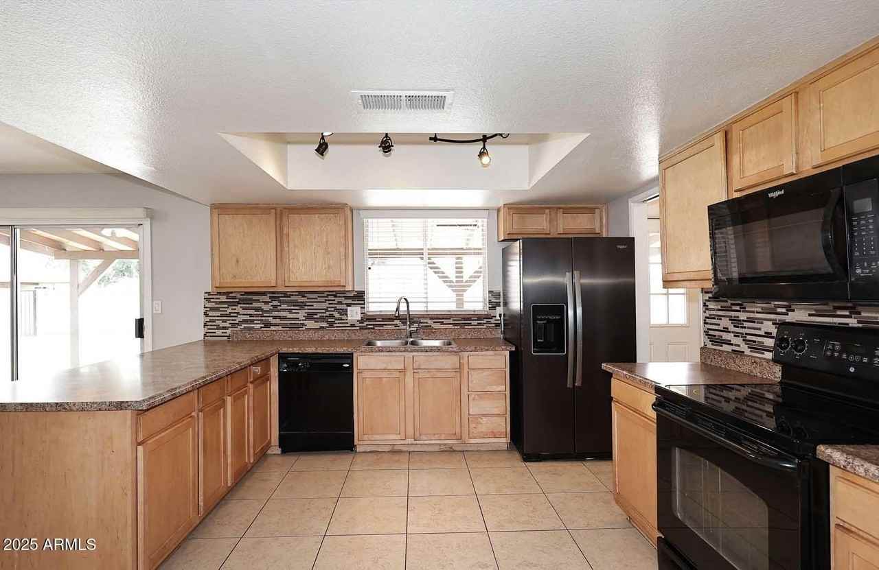 617 Calle Bolo Lane - Photo 3 of 40