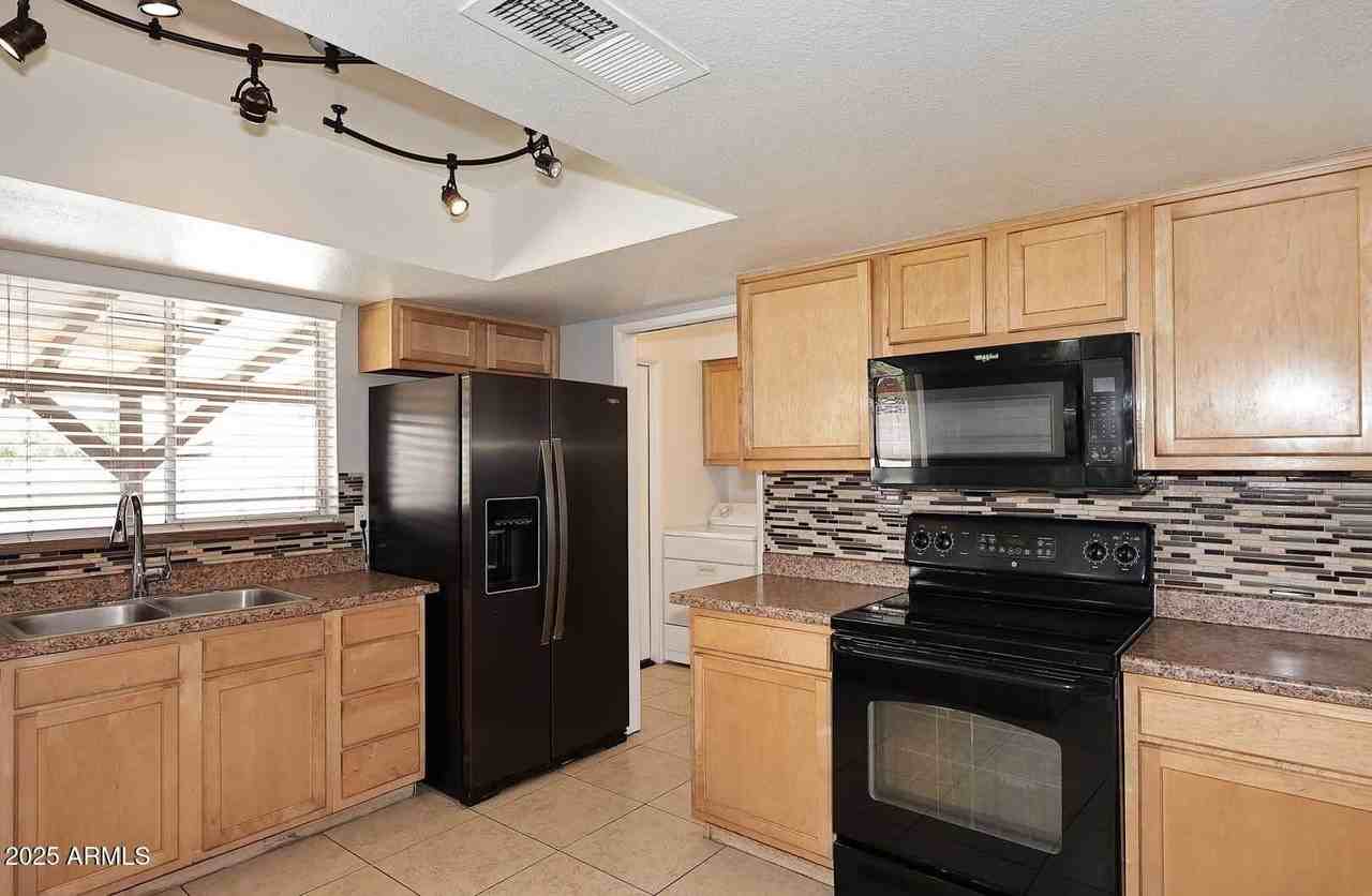 617 Calle Bolo Lane - Photo 4 of 40