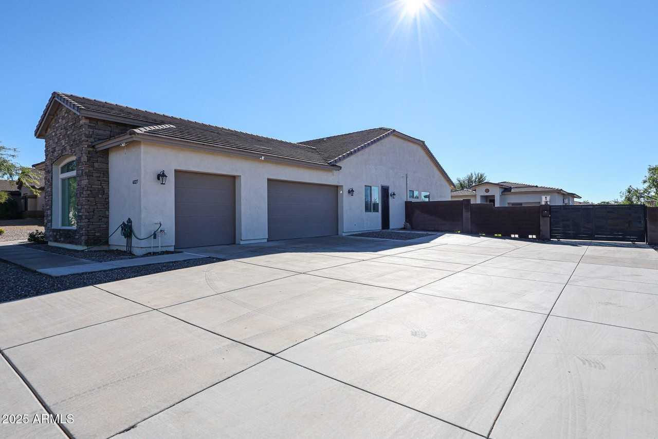 6327 East Dixileta Drive - Photo 4 of 42