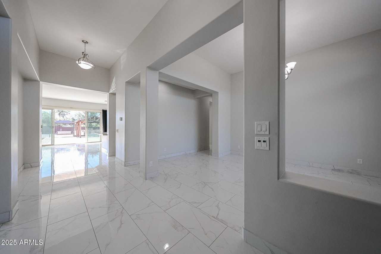 6327 East Dixileta Drive - Photo 5 of 42