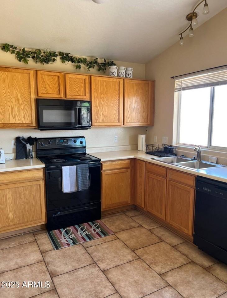 12817 N El Frio St - Photo 2 of 16