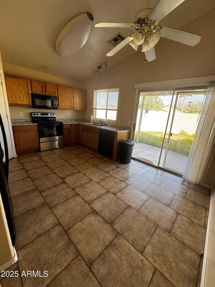 12817 N El Frio St - Photo 3 of 16