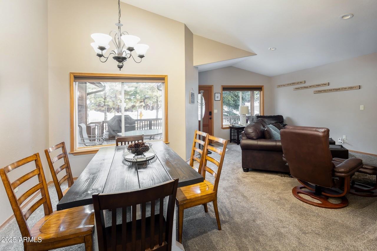 385 E Hillside Dr - Photo 6 of 33