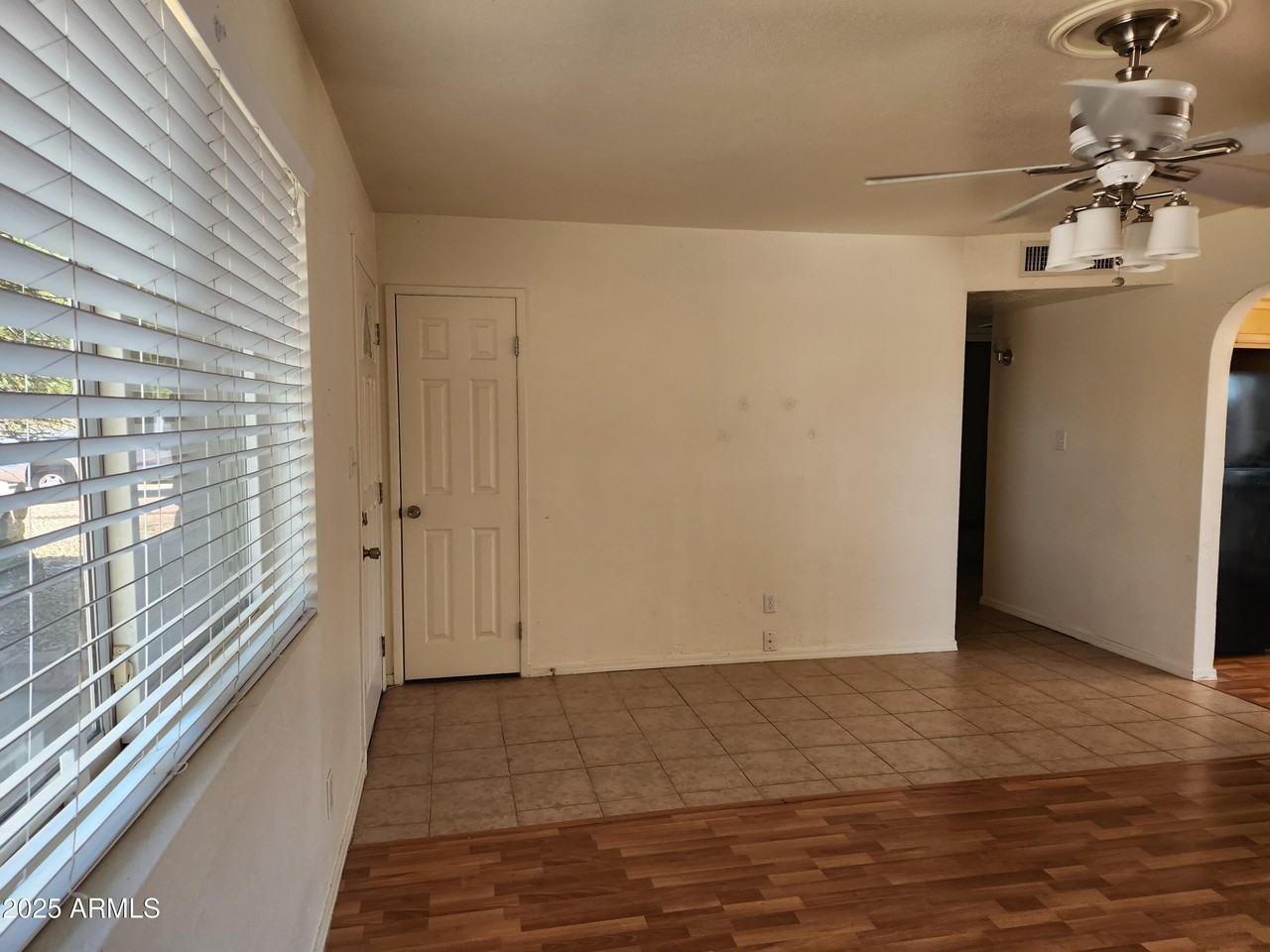 1803 W Kerry Ln - Photo 6 of 11