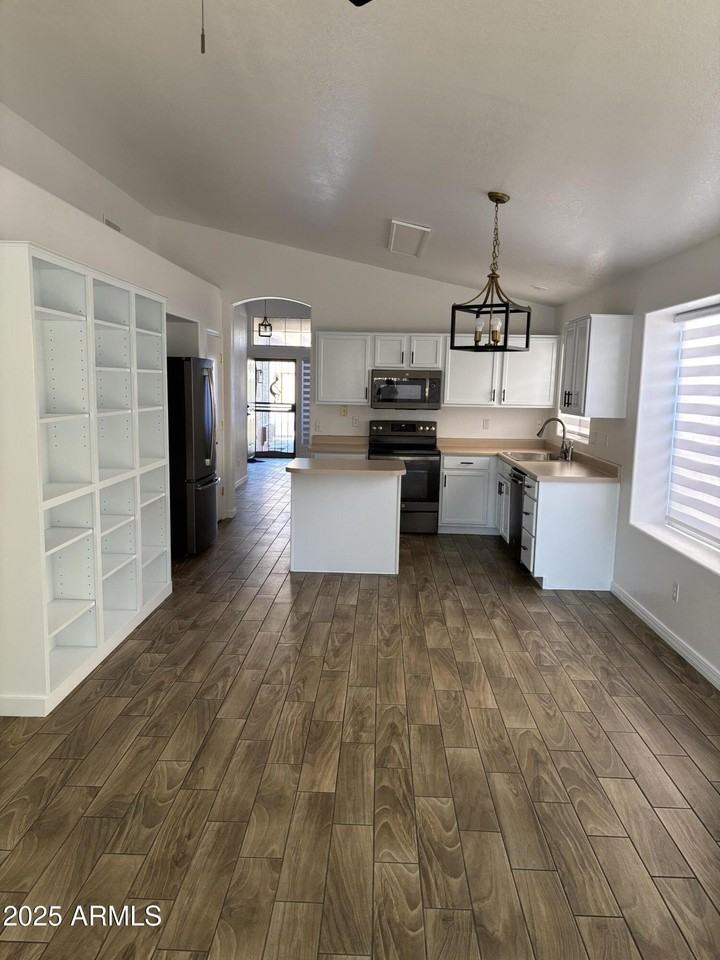 249 W Grovers Ave - Photo 3 of 6