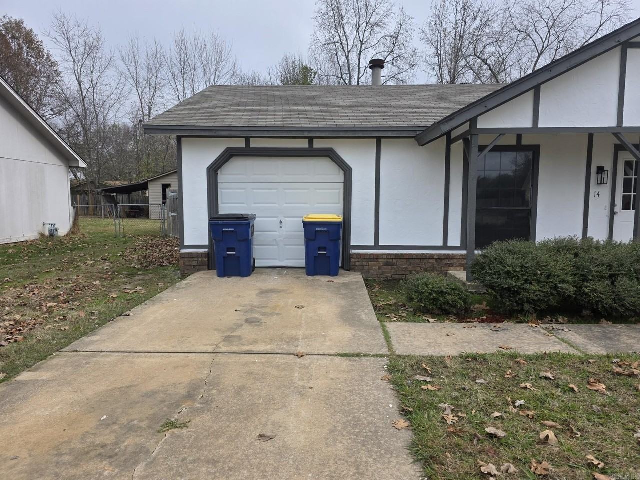 14 Mcarthur Dr - Photo 3 of 31