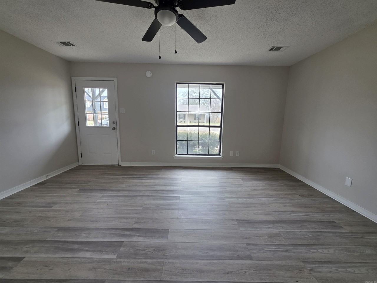 14 Mcarthur Dr - Photo 6 of 31