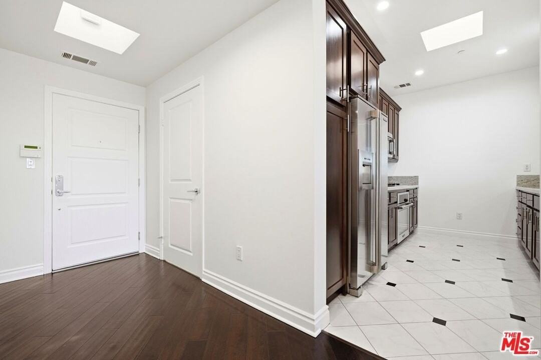 4424 Whitsett Avenue #309 - Photo 3 of 24