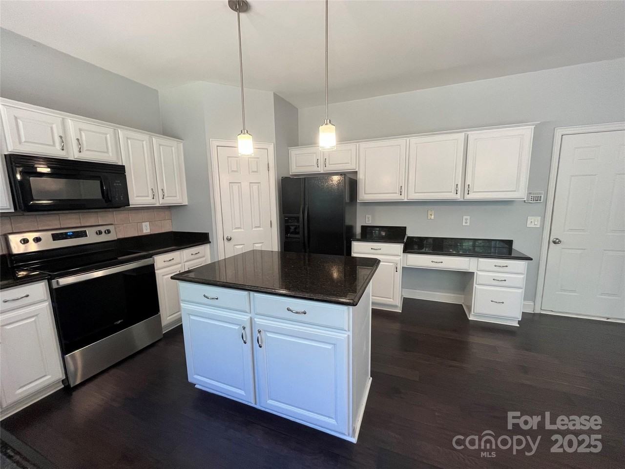 8601 Fieldcroft Dr - Photo 6 of 17