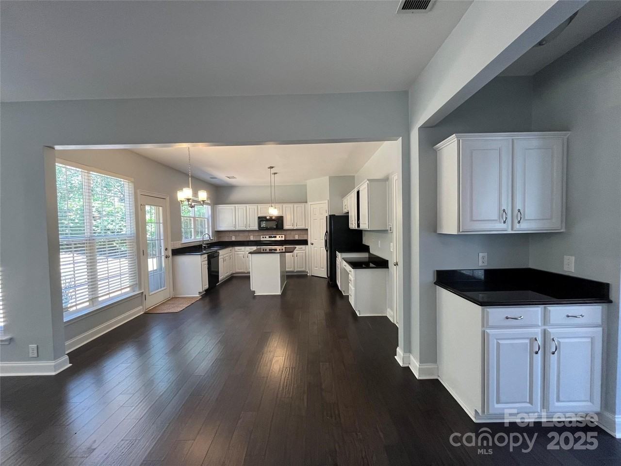 8601 Fieldcroft Dr - Photo 7 of 17