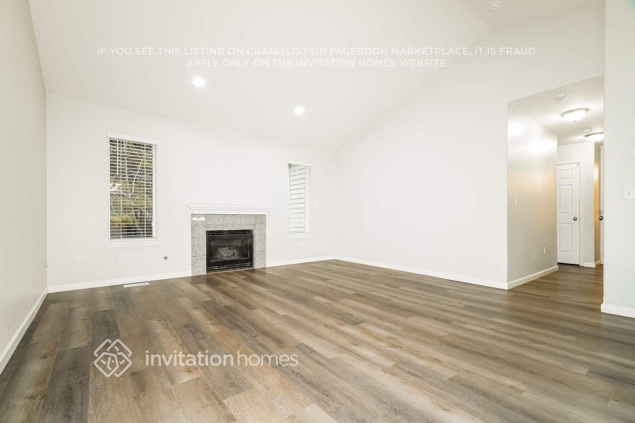 4820 50th Ave Se - Photo 5 of 18