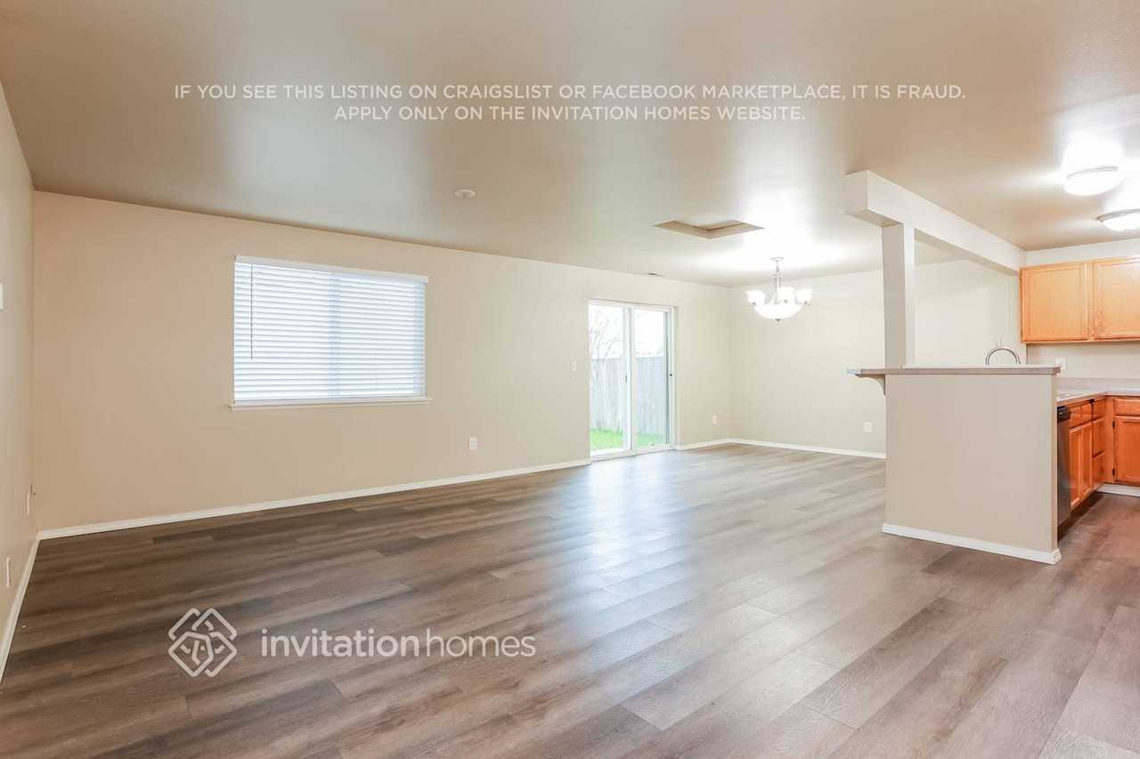 4323 151st Place Northeast - Photo 4 of 18