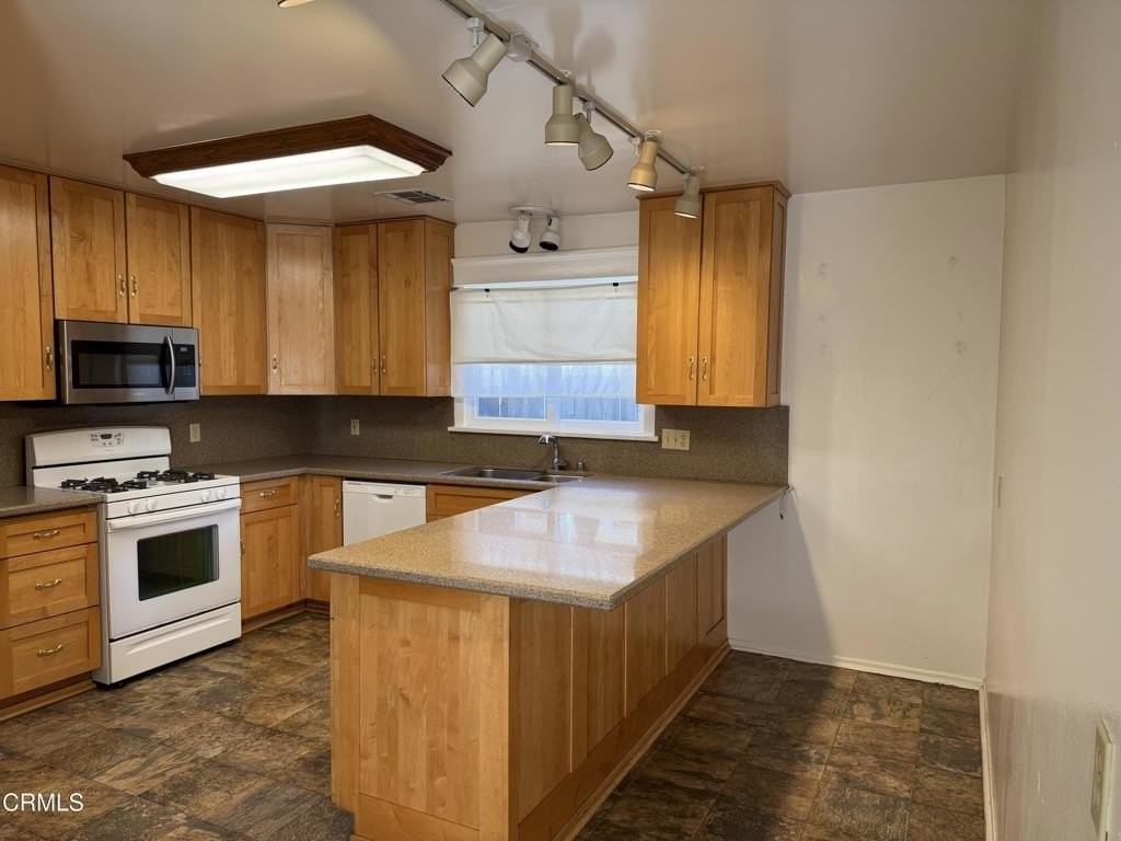 1026 Cawston Ave - Photo 7 of 29