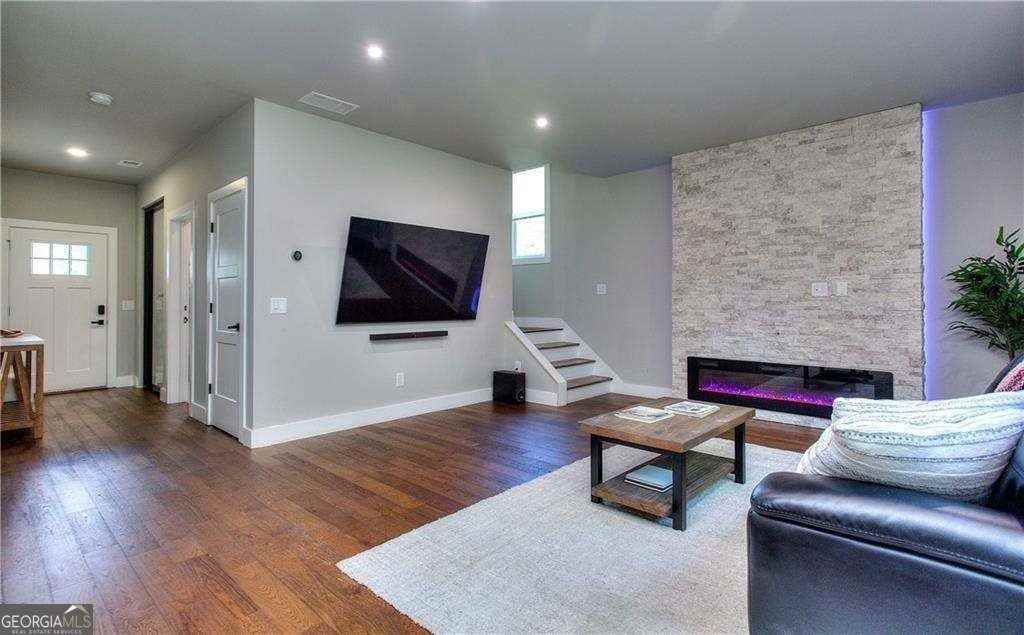 419 Mcinnes Cir Se - Photo 5 of 33