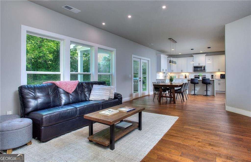 419 Mcinnes Cir Se - Photo 6 of 33