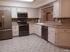 2908 Swallow Ave - Photo 2 of 5