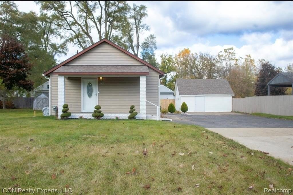 743 Hollister Street