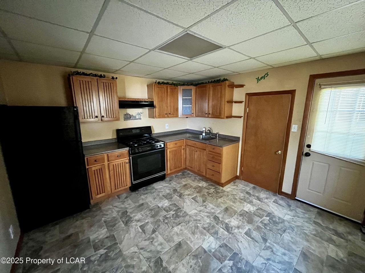 215 Noble Ln - Photo 6 of 9